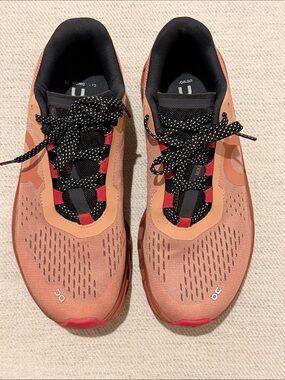 On Running Women’s Cloudmonster Sneakers size 8.5